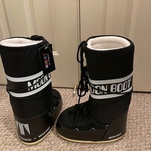 Moon Boots